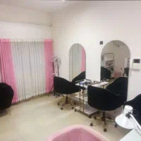 اجاره  صندلی ومیز ناخن و پدیکور در لاکانی