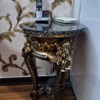میز کنار سالنی