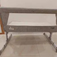 تخت نوزاد کنار مادر