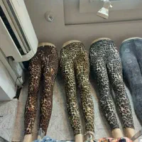 فروشنده خانم و مدلینگ و بسته بندی پوشاک