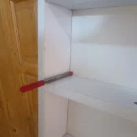 شلف مناسب برای نسب در دیوار و چهار پایه چوبی