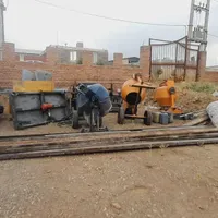 کارگر بلوک زنی وموزاییک سازی درصحنه