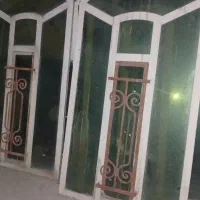تعدادی پنجره ساختمان