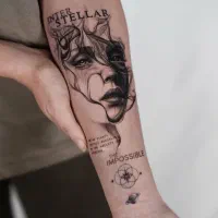 اجرای تتو بدن توسط تتوآرتیست خانم