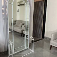 آینه قدی و ساعت