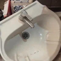 روشویی به همراه شیرآب