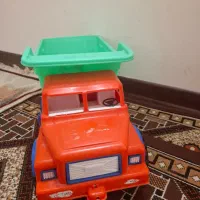 مقداری وسایل بفروش میرسد