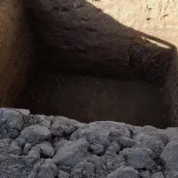 کندن چاه و دیوار چینی و تخریب کاری...