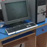 کامپیوتر با میز