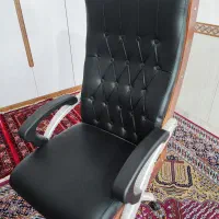 صندلی چرخدار مدیریتی بسیار نو