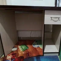 میز تحریر و کامپیوتر