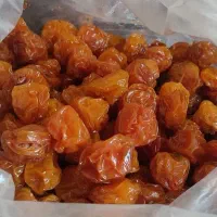 الو خورشتی تازه سیاه و قرمز و برگه زردآلو