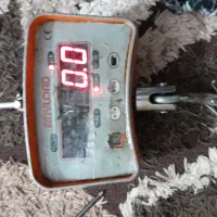 یک‌عدد‌‌باسکول‌‌سقفی‌‌‌‌سالم‌دیجیتالی وبه‌همراه‌