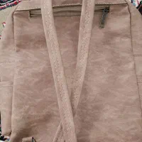 کیف،کوله پشتی کرم|کیف، کفش، کمربند|قم, مسجد امام حسن|دیوار