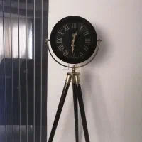 ساعت سه پایه مشکی طلایی