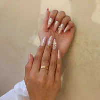 تخفیف خدمات کاشت ناخن
