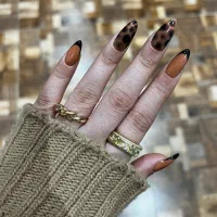 کاشت ناخن اولیه ۳۵۰ بقیه خدمات ۲۵۰