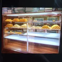به یک فروشنده جهت کار در قنادی