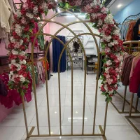 دکور پشت ویترین مغازه