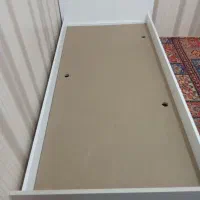 یک عدد تخت بچه گانه