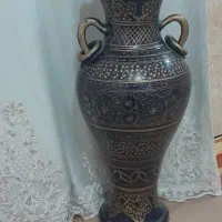 گلدان کنار سالنی