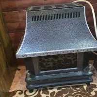 بخاری مبلی و کودک و اتاقی