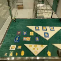 کمک حسابدار و کارمند طلا فروشی