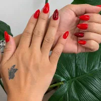 کاشت ناخن با لاک ژل فقط ۳۷۰ترمیم ناخن فقط ۳۲۰