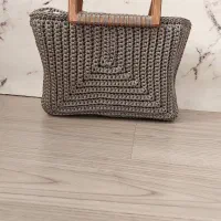 کیف بافتنی با دسته چوبی
