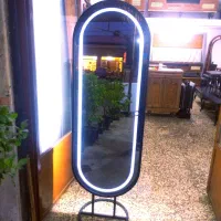 آیینه قدی ایستاده