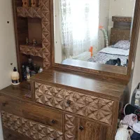 تخت دو نفره و میز توالت