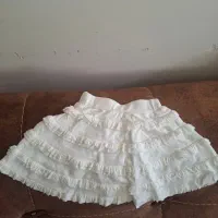 دامن سفید چین دار