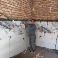 کاشی‌کاری وسیمانکاری دیوار چینی