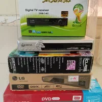 تعدادی دستگاه گیرنده و DVD