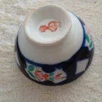 یه تعداد ظروف قدیمی و والترگلس