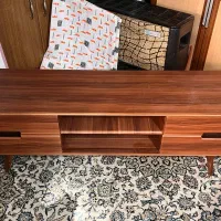 زیر تلویزیون در حد نو