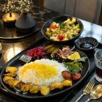 به چند نفر نیروی کار برای رستوران نیازمندیم