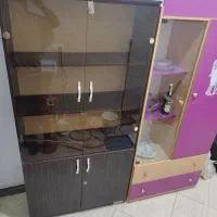 کتابخانه محکم و تمیز