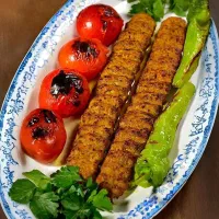 به یک نیروی جوان در کار کبابی نیازمندیم باحقوق خوب|استخدام خدمات فروشگاه و رستوران|قم, بلوار امین و ساحلی|دیوار