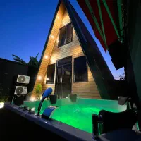 کلبه سوئیسی جکوزی دار فول امکانات تا ۴نفر ظرفیت