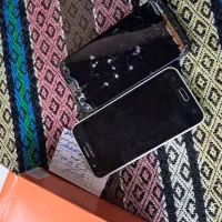 ۲ عدد گوشی الجی و سامسونگ