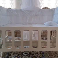 تخت کنار مادر گهواره دار