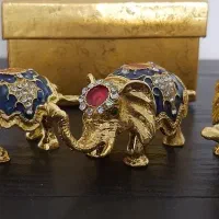 مجسمه و جاجواهری