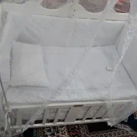 تخت نوزاد کنار مادر تمام چوب و شیک|تخت و صندلی بچه|یزد, |دیوار