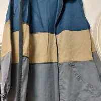 تعدادی کاپشن و بارانی|لباس|رشت, فلسطین|دیوار