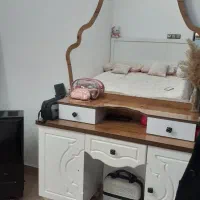 میز ارایش سفید قهوه ای