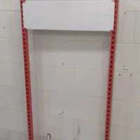 قفسه و توری دیواری با شاخه