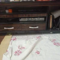 میز تلویزیون چوبی در حد نو