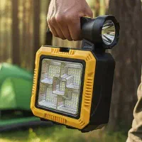 باکس  ابزار چراغ قوه دار سولار