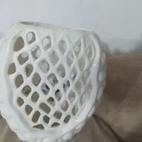 گلدان مشبک سرامیکی دکوری با گل نرگس مصنوعی|گل مصنوعی|سنندج, |دیوار